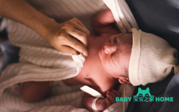 宝宝出生的第一个月需要多少片尿布