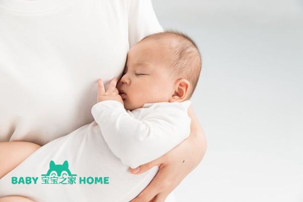 摄图网_500962233_母婴妈妈抱着宝宝睡觉（企业商用）.jpg