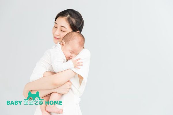 摄图网_500962246_母婴妈妈抱着宝宝睡觉（企业商用）.jpg